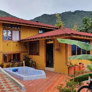 la-cumbamba.colombiamedellinhotels.com/